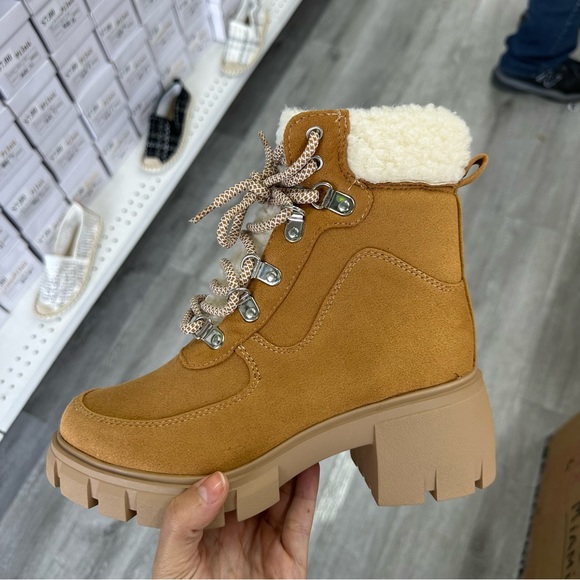 Camel leather teddy fur boot - Picture 2 of 7